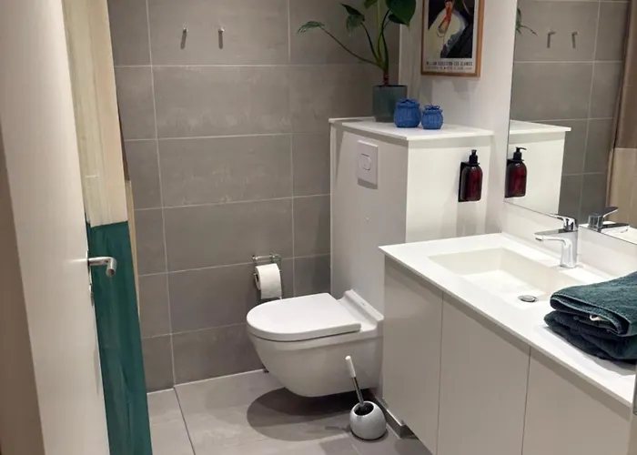 Calm And Moderen Close To Center *